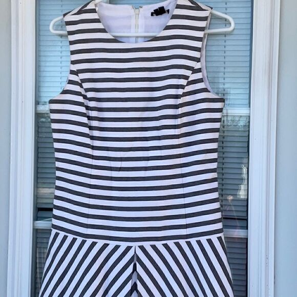 Take 50% OFF- Theory Women's Sleeveless Mini Striped Dress, Size-6 - Picture 2 of 7